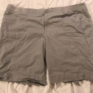 Gloria Vanderbilt 22W Gray shorts